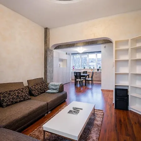 Apartmán Glitter ~2-bdr Flat By National Palace Of Culture *